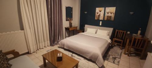 Perama Apartment | Zisis Garden Studios