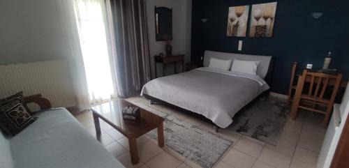 Perama Apartment | Zisis Garden Studios