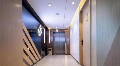 Central Business District Hotel | ZMAX Hotels Shenzhen Lianhuacun Metro Station