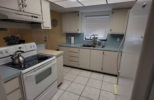 Bonita Springs House | Zoey's Retreat! Prime location in the heart of Bonita Springs! Private new pool.