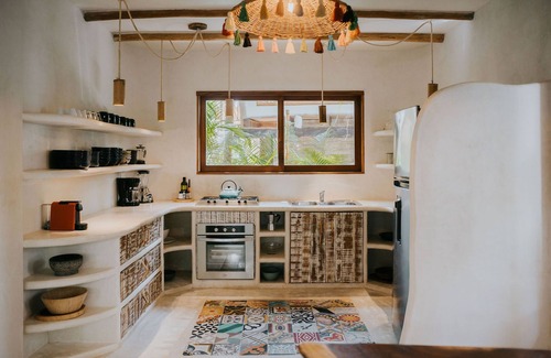 Zona Hotelera House | Zorba Villa 3, Stunning 3BR Villa with private rooftop patio! Sleeps 8.