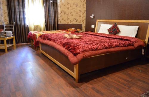Dal Lake Hotel | zoz 3s1