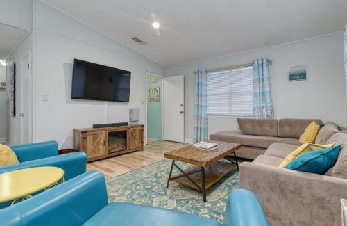 Crystal Beach House | Zula Dreams Beach House, 1min Walk To The Beach, Sleeps 16, Private Heated Pool, Pets Welcome, Fenced Yard