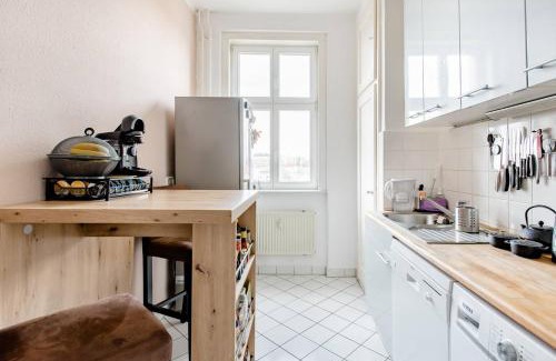 Friedrichshain Apartment | Zwei Charmante Privatzimmer mit Wohnbereich in zentraler Berliner Wohnung