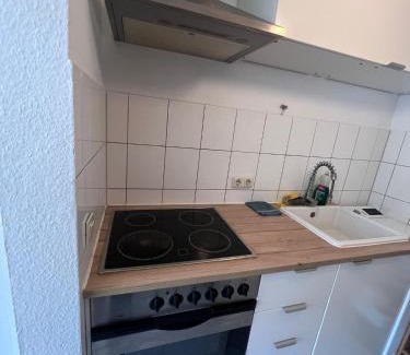 Stadtbezirk 3 Apartment | Zwei Zimmerwohnung, Balkon mit Blick auf den Rheinturm