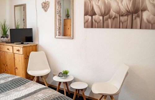 Fichtelberg House | Zweibettzimmer, Dusche, WC, 1 Schlafraum - Wild West Gasthaus
