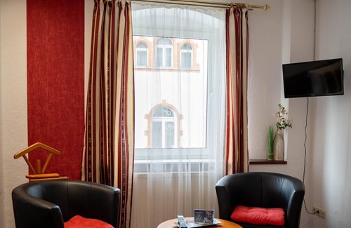 Fichtelberg House | Zweibettzimmer, Dusche, WC, 1 Schlafraum - Wild West Gasthaus