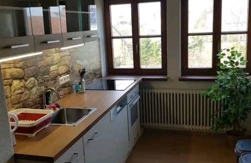 Ravensburg House | Zweibettzimmer mit Getrennten Betten, Eig. Bad, Eig. Mini- Küche,wlan,parken