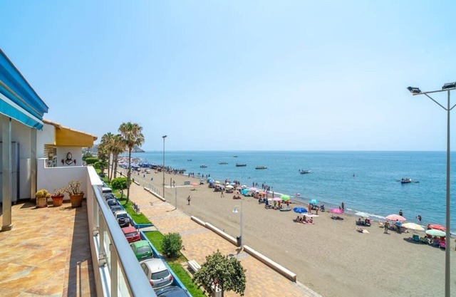 Ático en Primera Línea de Playa con Vistas al mar