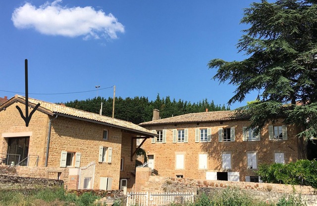 Élégant Appartement Contemporain Dans une Authentique Maison de Vigneron