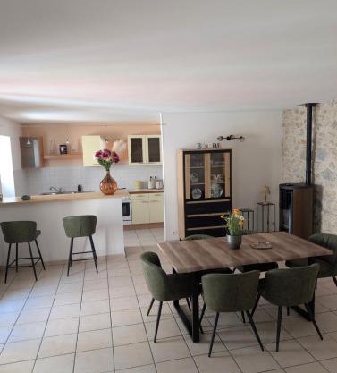 Évasion vigneronne, jolie maison de village en pierre