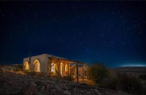 המצפה-אירוח מדברי עזוז