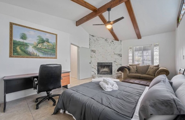 ৎ୭Bright & Gorgeous Canoga Park Guesthouseৎ୭