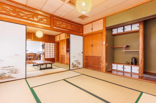 ジャングリアまで車で10分Grandmas House 山の宿は一棟貸でBBQ可能
