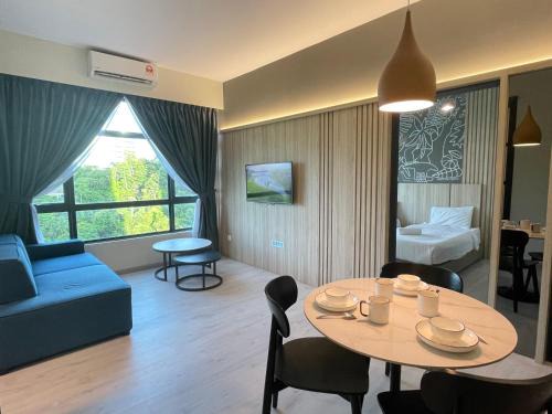市中心海景爆款 步行到码头夜市 Jesselton Quay高楼层公超赞自助入住 Top Seaview Pick in Town Walk to Jetty & Night Market High-Floor Condo Easy Self Check in