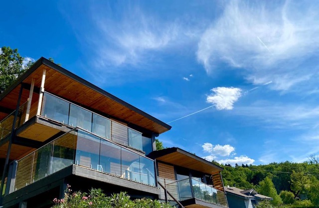 Панорамная вилла у леса на Lac Leman