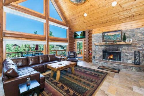 0.5mi to the Lake Deck w Views Poker Table Eagle Ridge Retreat by AvantStay