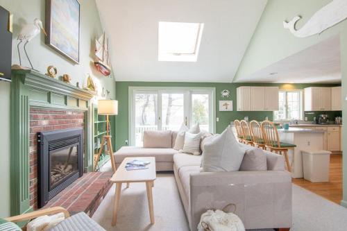 0 6 Miles to Beach Great for families