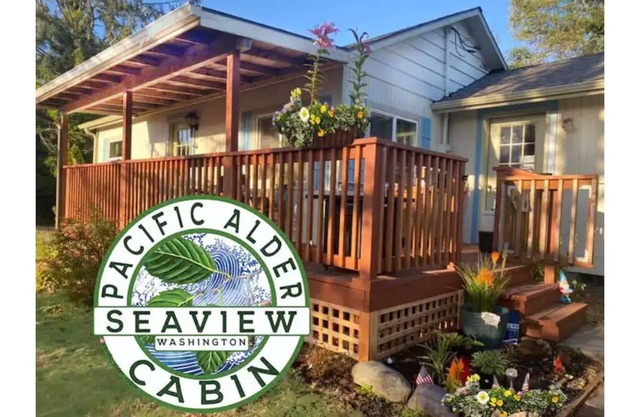 .08 mi walk to the beach, fully equipt home, wifi, quiet neighborhood.