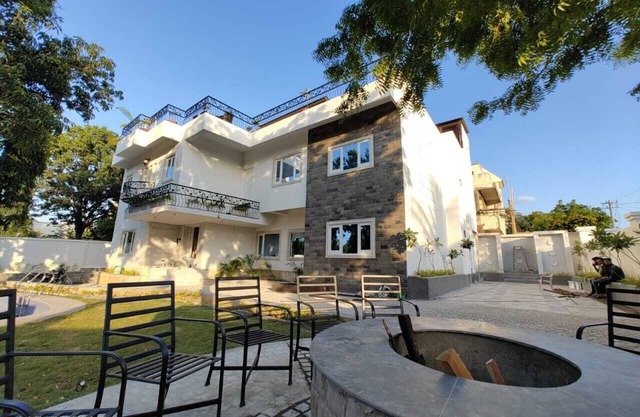 1 Amiras - A Luxury Villa