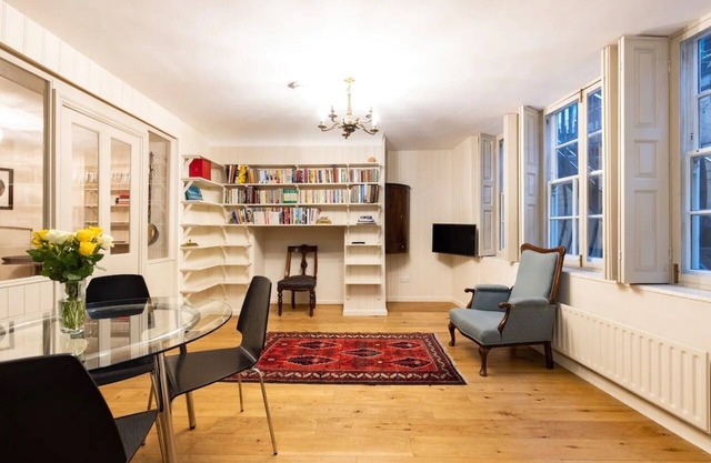 1 bed apartment in historic Soho house central London