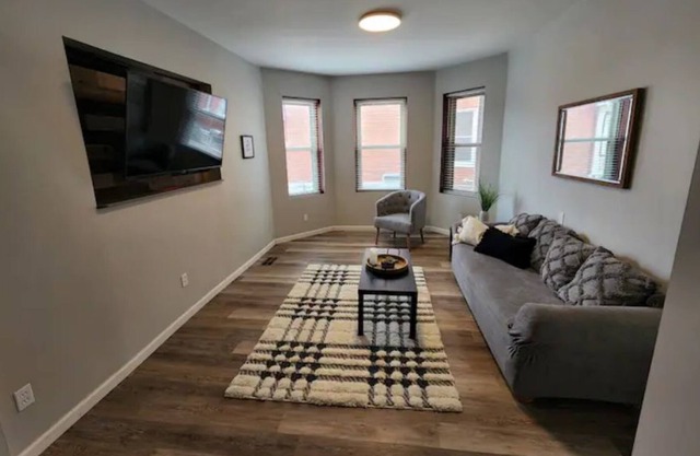 1 Bed Apt w/W&D, 1 block to Hospital wifi, parking