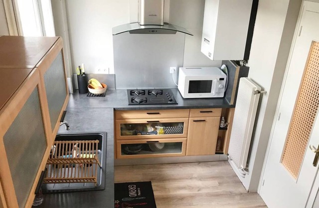 1 bedroom, 1 bathroom in an Appt 5min from the motorway and 10m from the train station
