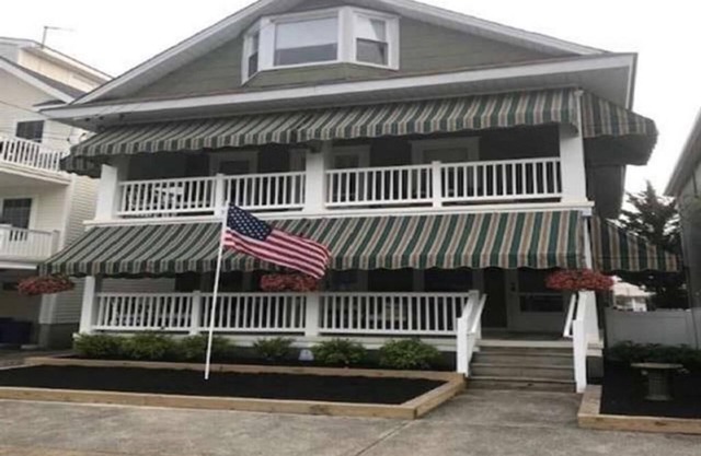 1 bedroom, 1 full bath condo, with central a/c & internet! book today!