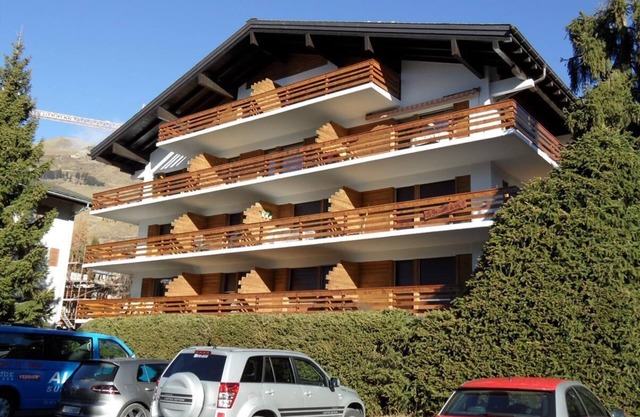 1 Bedroom apartment * - 2nd – quiet area - close to the centre, shops and bus stop – sunny balcon