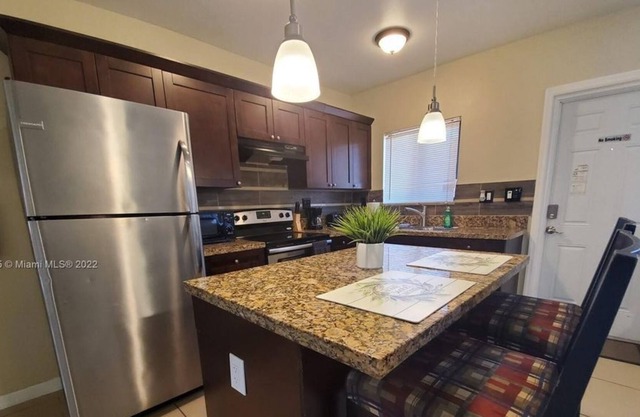 1 Bedroom Apartment 437848 by Houzlet