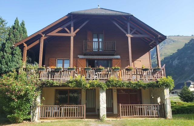 1-bedroom apartment in a mountain chalet, sleeps up to 4 people