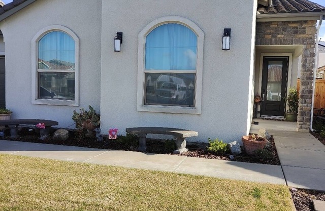1 bedroom Apt in Bakersfield with easy access to hwy 99 & I5