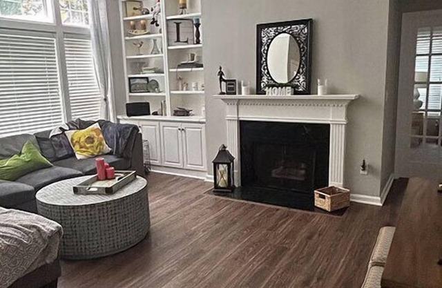 1 bedroom condo in Buckhead - Extras: Access to a pool + fitness area