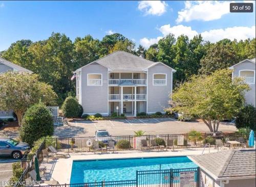 1 bedroom condo in St James in Southport - great amenities