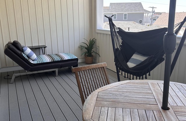 1-Bedroom Condo Just 1 Block from the Beach and Steps from the Hampton Strip