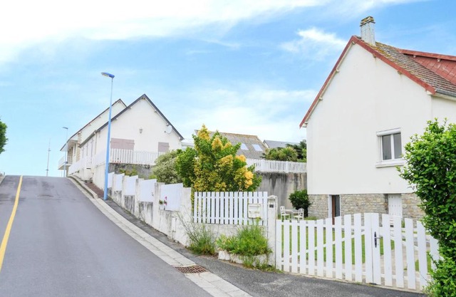 1 Bedroom Cozy Apartment In Pirou