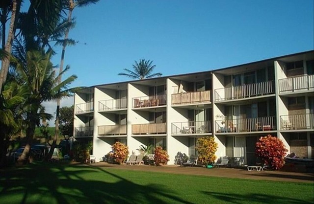 1 Bedroom North shore Maui Kuau Plaza Condo next door to Hookipa Beach