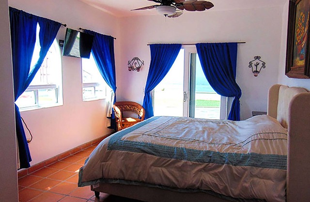 1 bedroom ocean Ocean Front view - Pool and Jacuzzi
