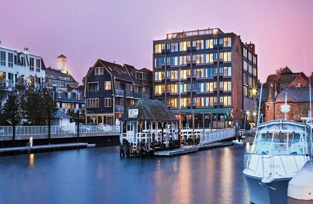 1 Bedroom Suite w/Kitchenette, Sleeps 4, in Newport, Inn On The Harbor Resort!