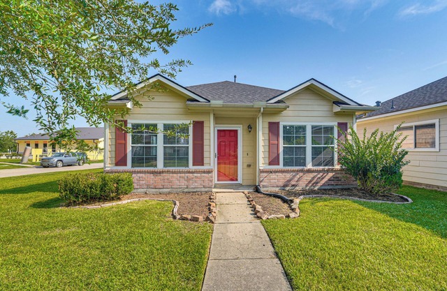 < 1 Block to Park: Dog-Friendly Home in Houston!