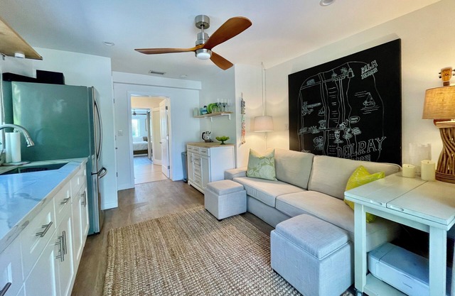 1 BR Guest House, east Delray Beach. Available only November and December