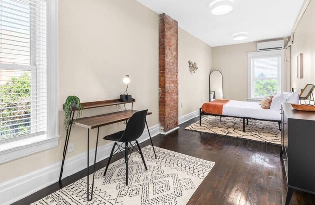 1 BR Mid-Century Charm Downtown Detroit