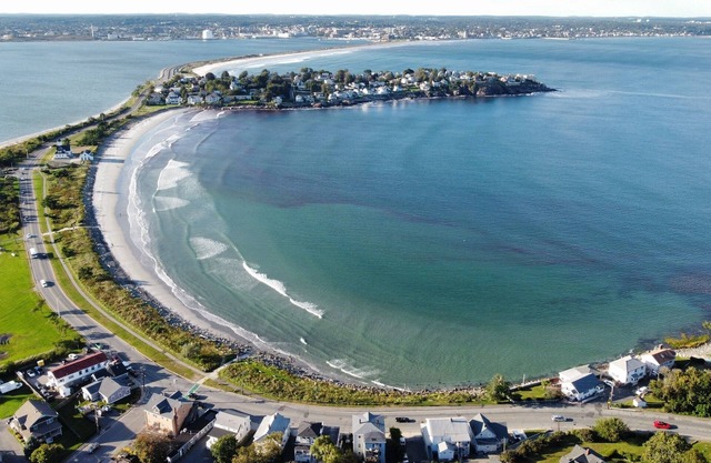 1 BR Penthouse Apartment Overlooking Short Beach in Nahant