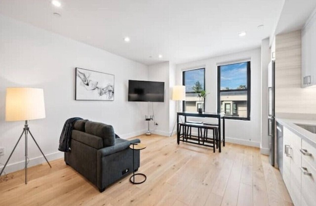 1-Br w A/C, rooftop deck, parking avail - San Francisco Life Real Estate n