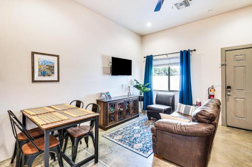 1 Mi To Arizona Stadium Charming Tucson Condo!