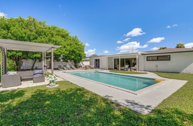1 Mi to Beach: Modern Cape Coral Home w/ Pool
