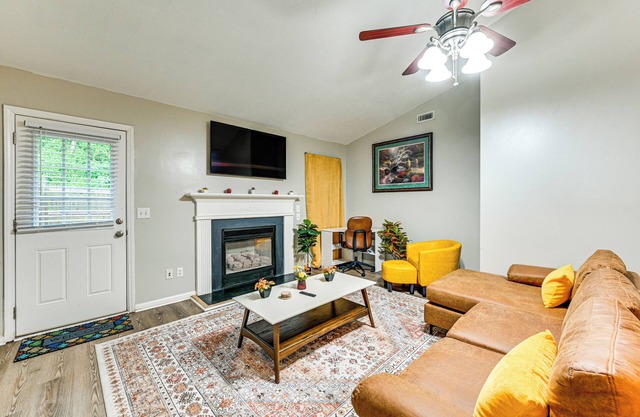 1 Mi to ECU Campus: Greenville Home w/Yard!