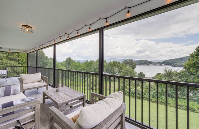 < 1 Mi to Lake Chatuge: Home w/Mtn & Water Views!