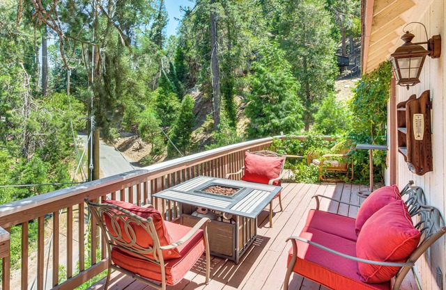 1 Mi to Lake Gregory: Alpine Gem w/Covered Patio