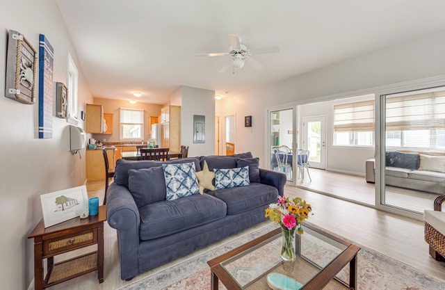 1 Mi to Moody Beach: Cottage w/Pool Access!